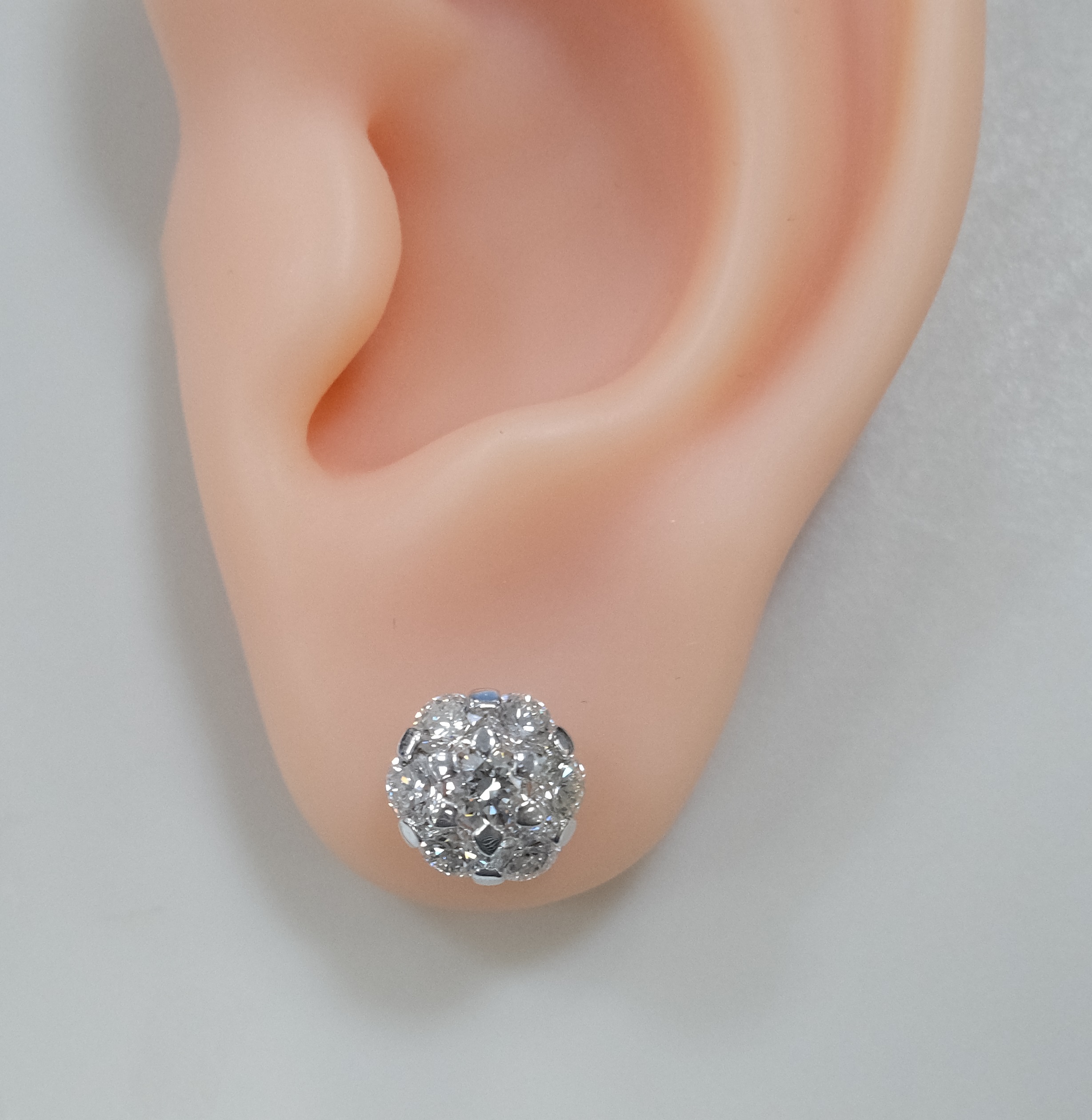 Серьги-пусеты из белого золота с бриллиантами